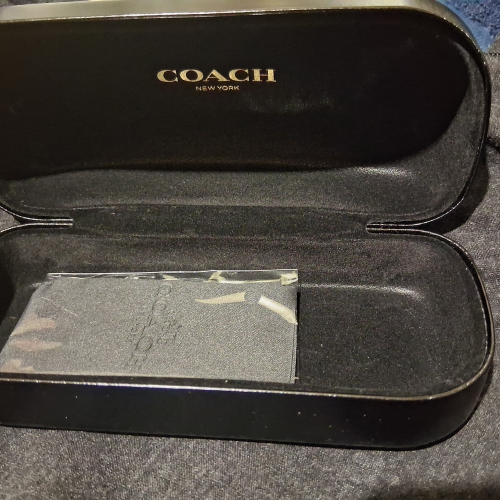 Round Nude Women’s Sunglasses with Gold Chain Accent - Picture 4 of 7